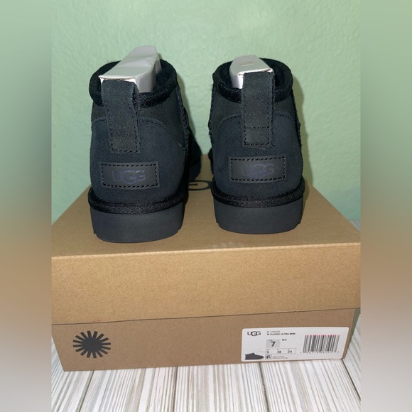 Brand NEW in box Ultra Mini Classic Black, Size 7 - Picture 7 of 10